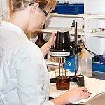 Viscosímetro analógico - Aplicación en laboratorio